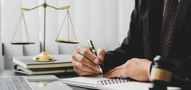 10 Questions To Ask Before Hiring an Insurance Lawyer