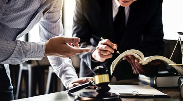 10 Questions To Ask Before Hiring a Litigation Lawyer